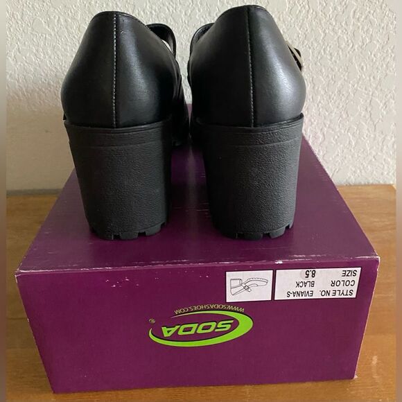 Mary Jane Round Toe Chunky Block Heel Lug Sole Pump Adj. Strap Faux Leather 8.5 - Picture 6 of 9